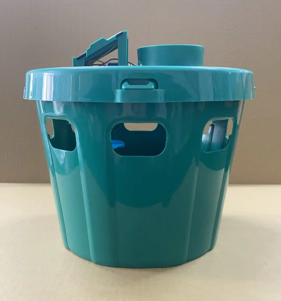 Green Solar Bucket
